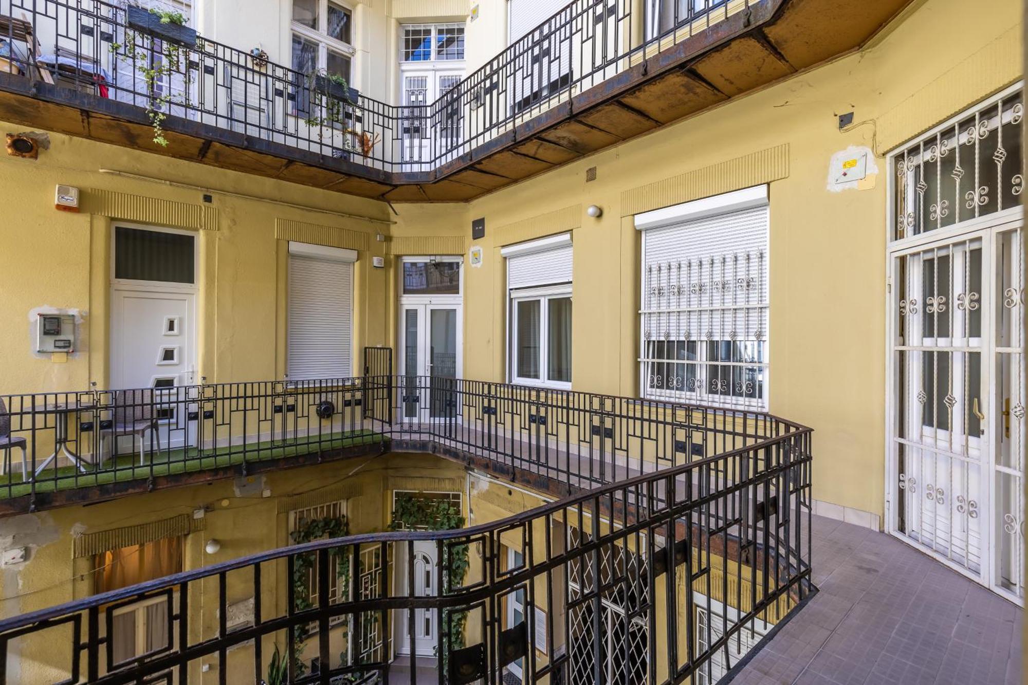 Real Apartments Lovag Budapešť Exteriér fotografie